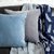 Подушка декоративная из хлопкового бархата светло-синего цвета из коллекции Essential, 45х45 см - Tkano