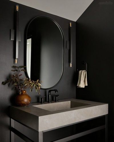 Чёрное овальное зеркало Рейли, цвет черный - Louvre Home