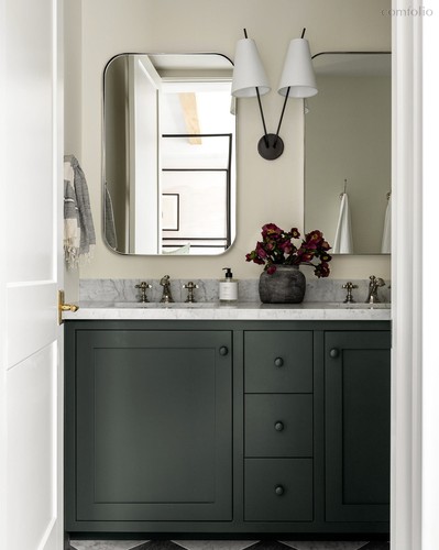 Серебряное настенное зеркало Олни, цвет никель - Louvre Home