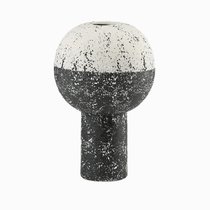 Ваза Crumb of Sand высота 31, цвет белый/черный - Cosmo