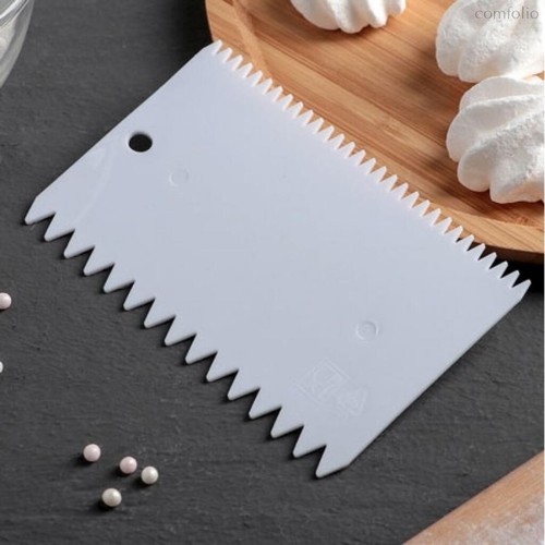 Скребок кондитерский 11*7,2 см с зубчиками пластик P.L. Proff Cuisine - P.L. Proff Cuisine