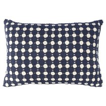 Чехол на подушку из хлопка Polka dots темно-синего цвета из коллекции Essential, 40x60 см - Tkano